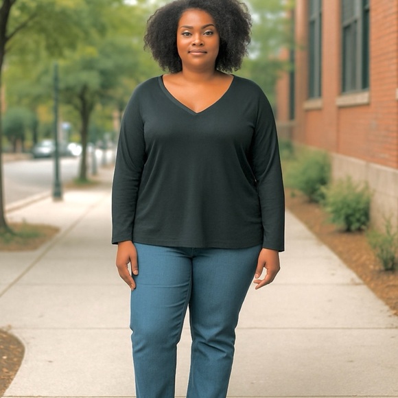 Ava & Viv Dark Green Long Sleeve V-Neck Tee – 3X Super Stretchy Basic Top - Picture 6 of 6